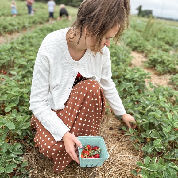 Amylovesneuts is LIVE  (silent - ish) 🤭🤗🫶🏻📣📣👏🏻👏🏻💕 - Picture 5 of 7